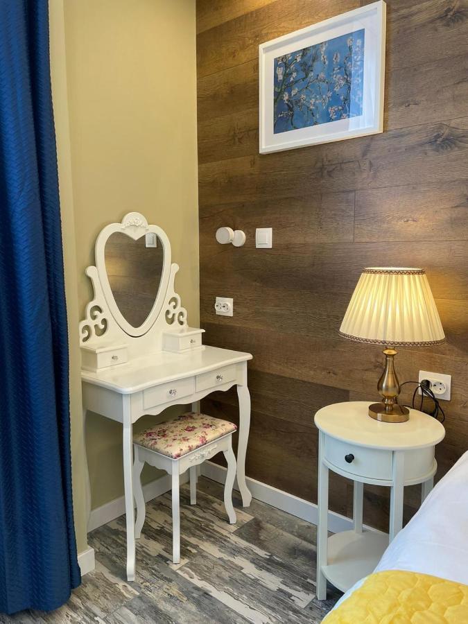 Romantic Jacuzzi Chic Apartment Sinaia Bagian luar foto